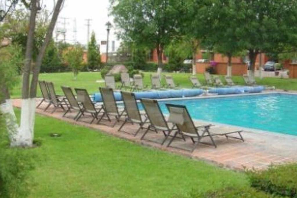Amplia Suite Alberca Av Bernardo Quintana 12D Mendiola 외부 사진